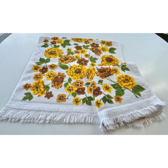 Vintage 70s bath towel, orange, yellow roses with greenery, white, price for one - Picture 7 of 8